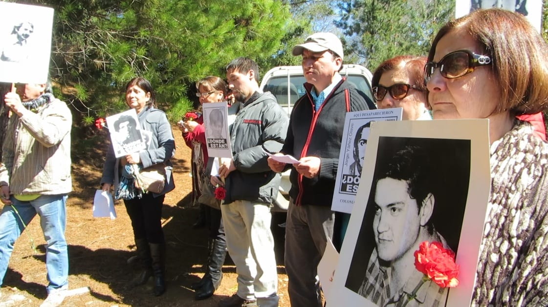 Integrantes de agrupaciones de detenidos desaparecidos y ejecutados políticos de Talca, Parral, Linares y San Javier.