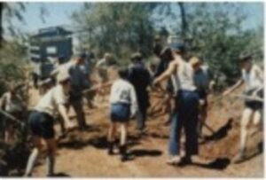 Grupo de niños trabajando en Colonia Dignidad