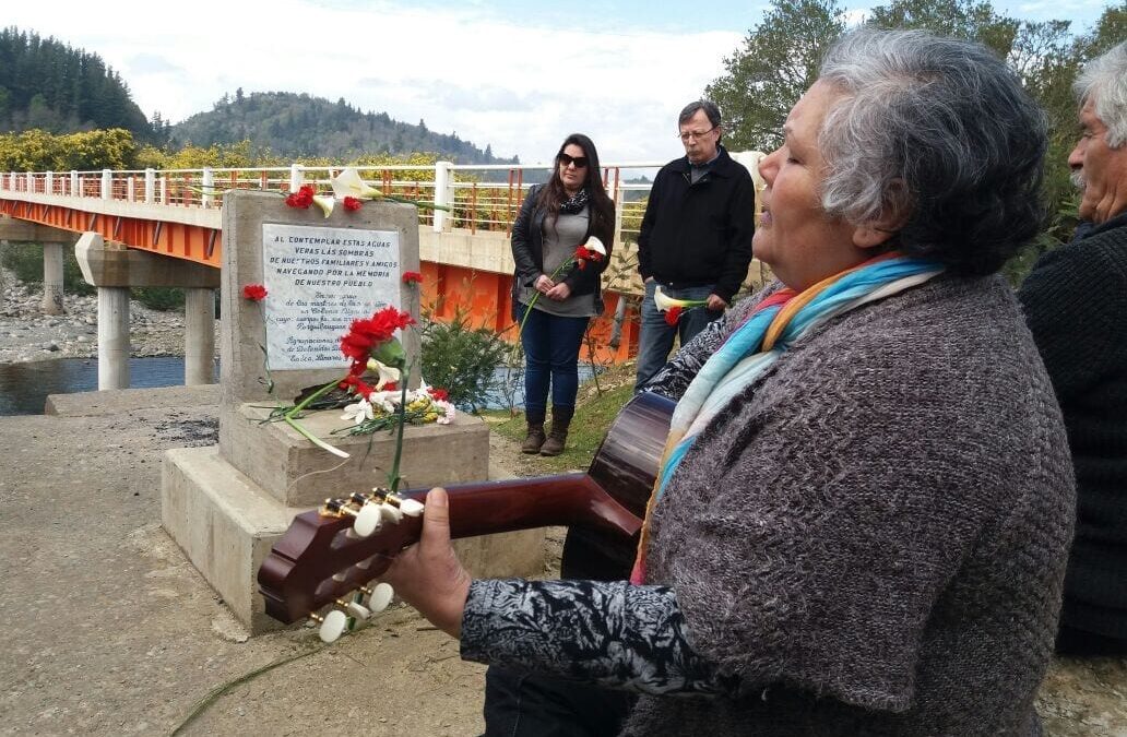 ASOCIACION POR LA MEMORIA Y DERECHOS HUMANOS COLONIA DIGNIDAD RINDE HOMENAJE A VICTIMAS